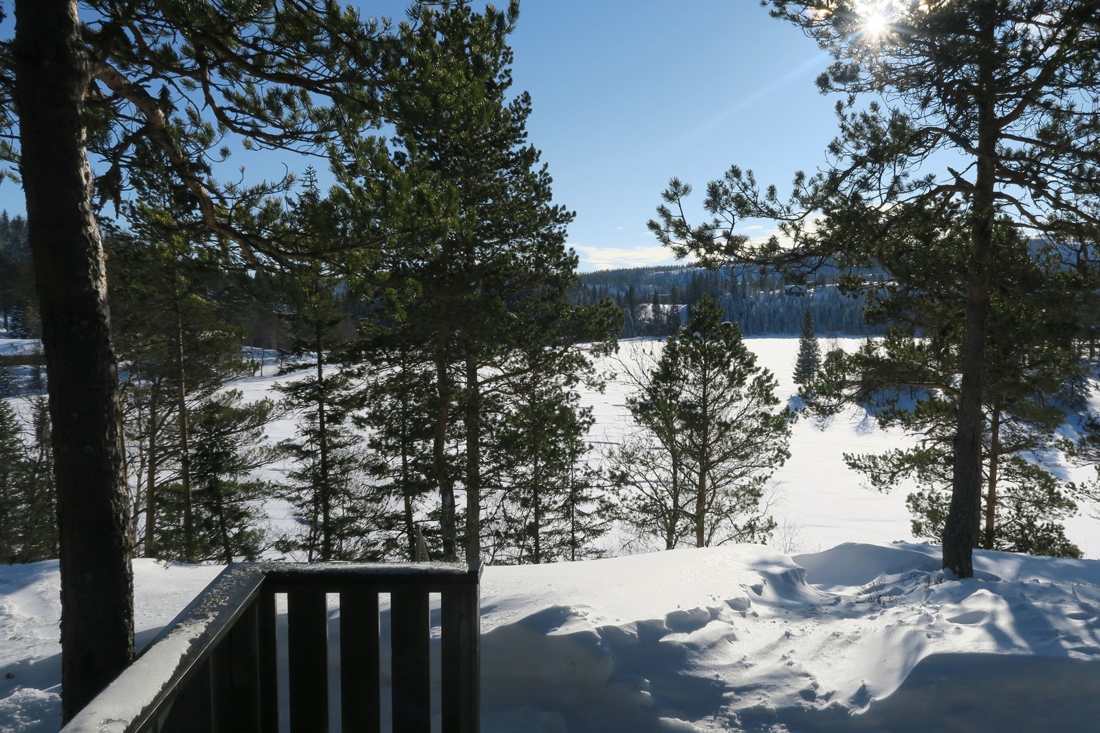 En trivelig hytte ved Haugatjønna på Åsenfjellet. Galleribilde