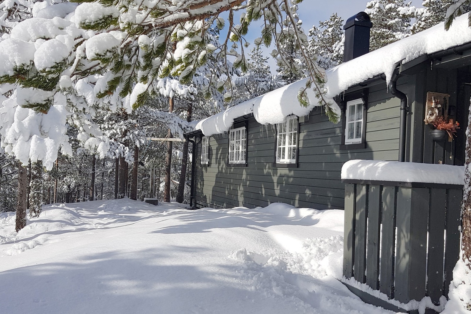 EiendomsMegler 1 ved Oliver Almli Reinås presenterer: Fjellvegen 326. Galleribilde