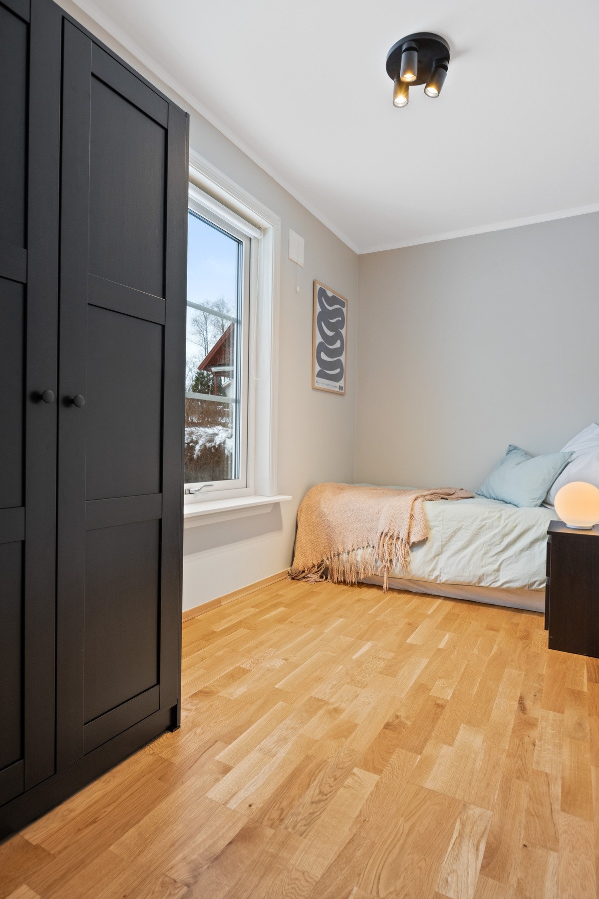 Skap på soverom medfølger Galleribilde