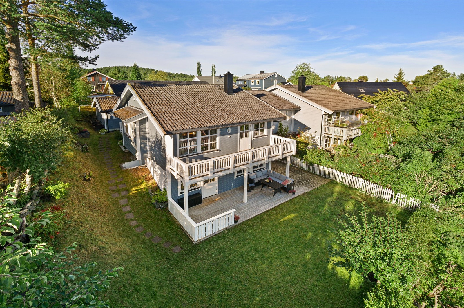 Velkommen til Øystein Langsets veg 8 C, presentert av EiendomsMegler 1 ved Christian Furuhaug Aa. Galleribilde