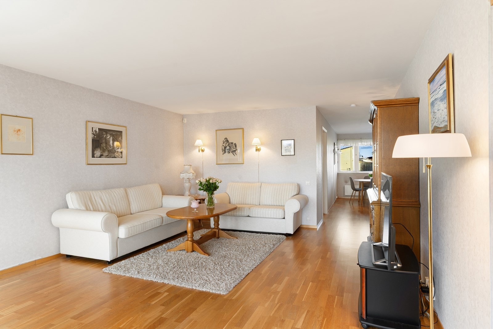 Lys og åpen stue Galleribilde