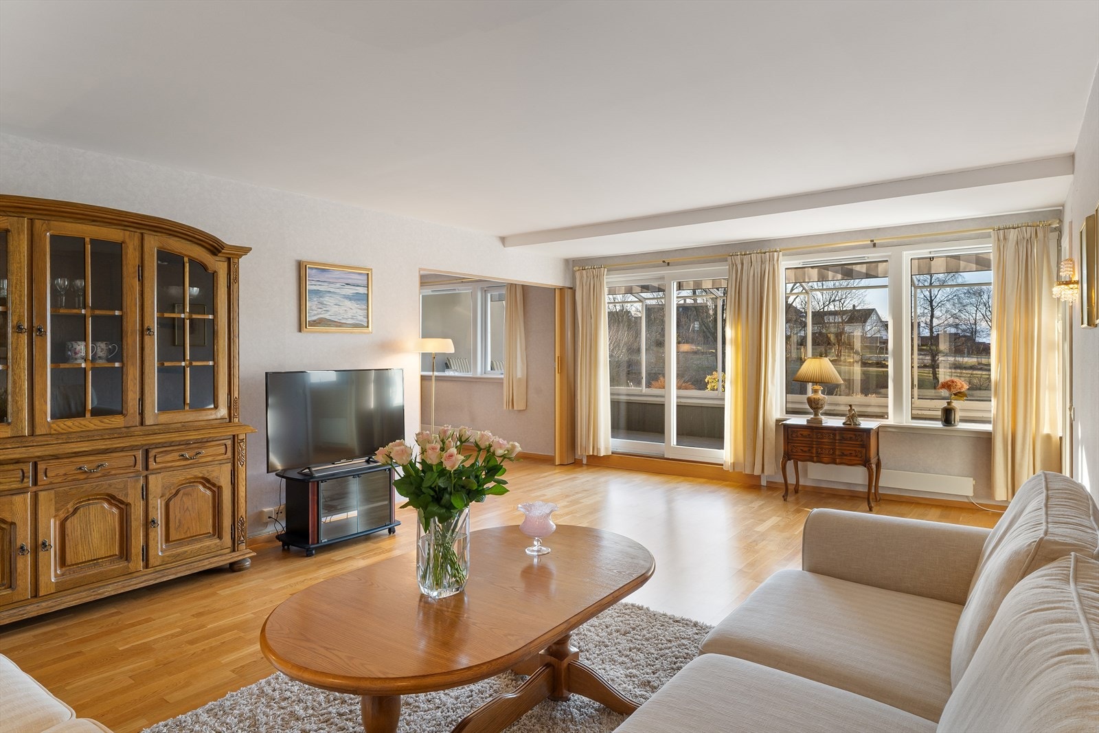 Foldedører inn til nåværende bibliotek Galleribilde