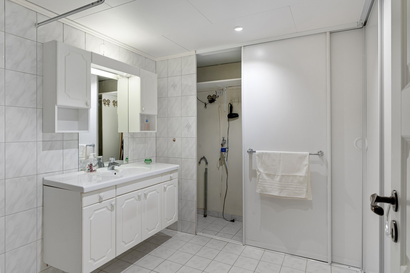 Teknisk rom innenfor badet Galleribilde