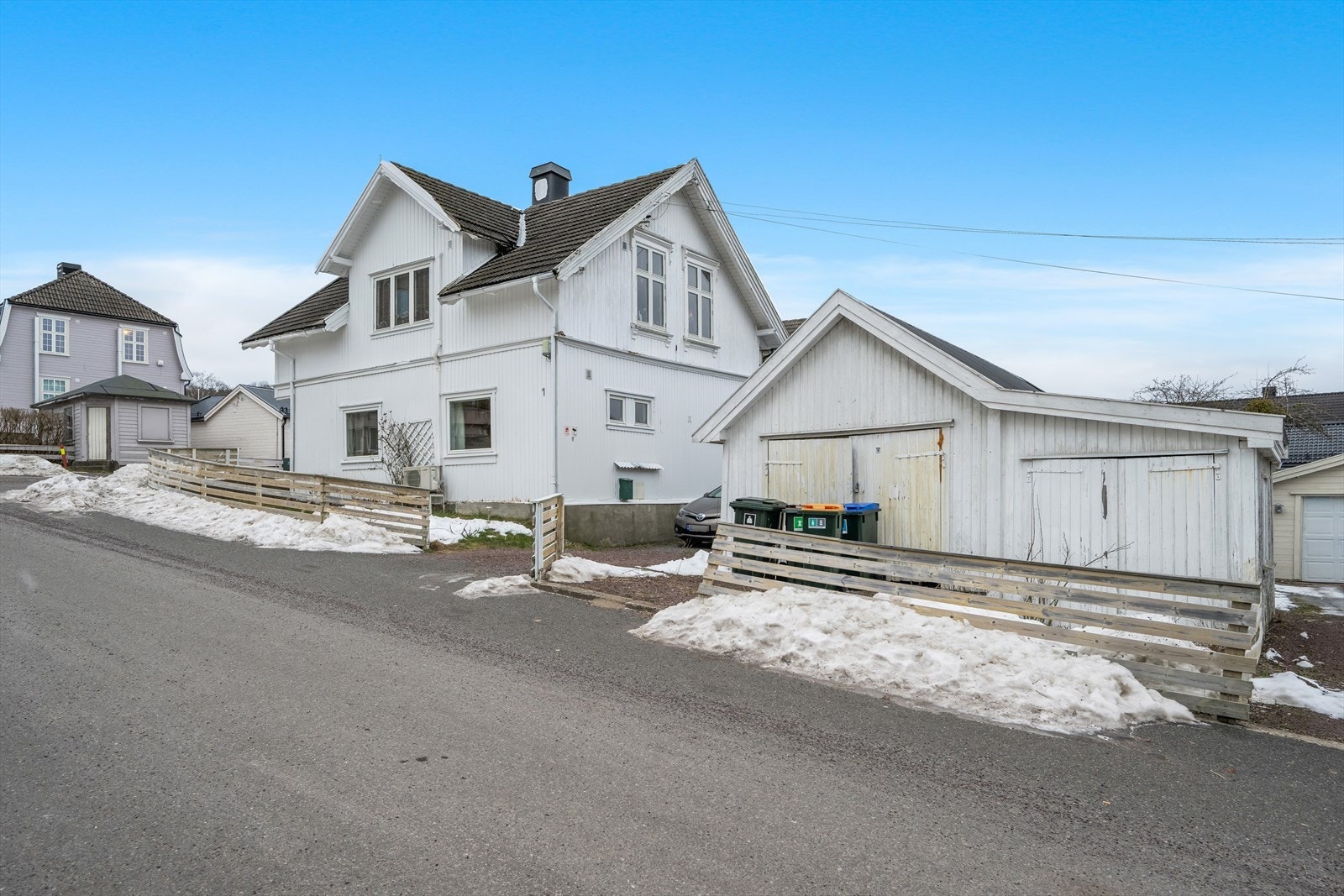 Seksjonen disponerer også garasje/sidebygning. Galleribilde