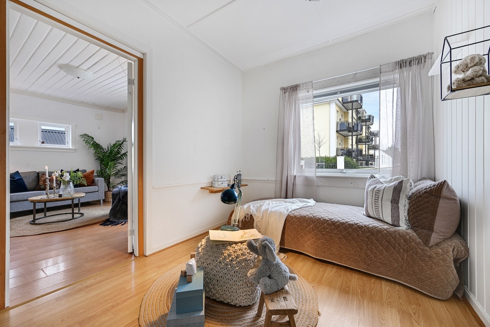 Soverom nr 1 med adkomst fra stue. Galleribilde