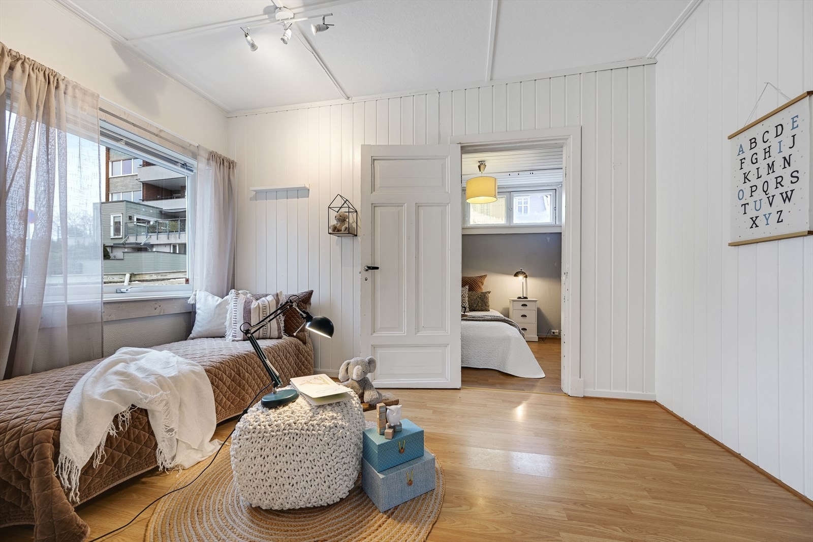 Soverom 1 med videre adkomst til soverom nr 2. Galleribilde