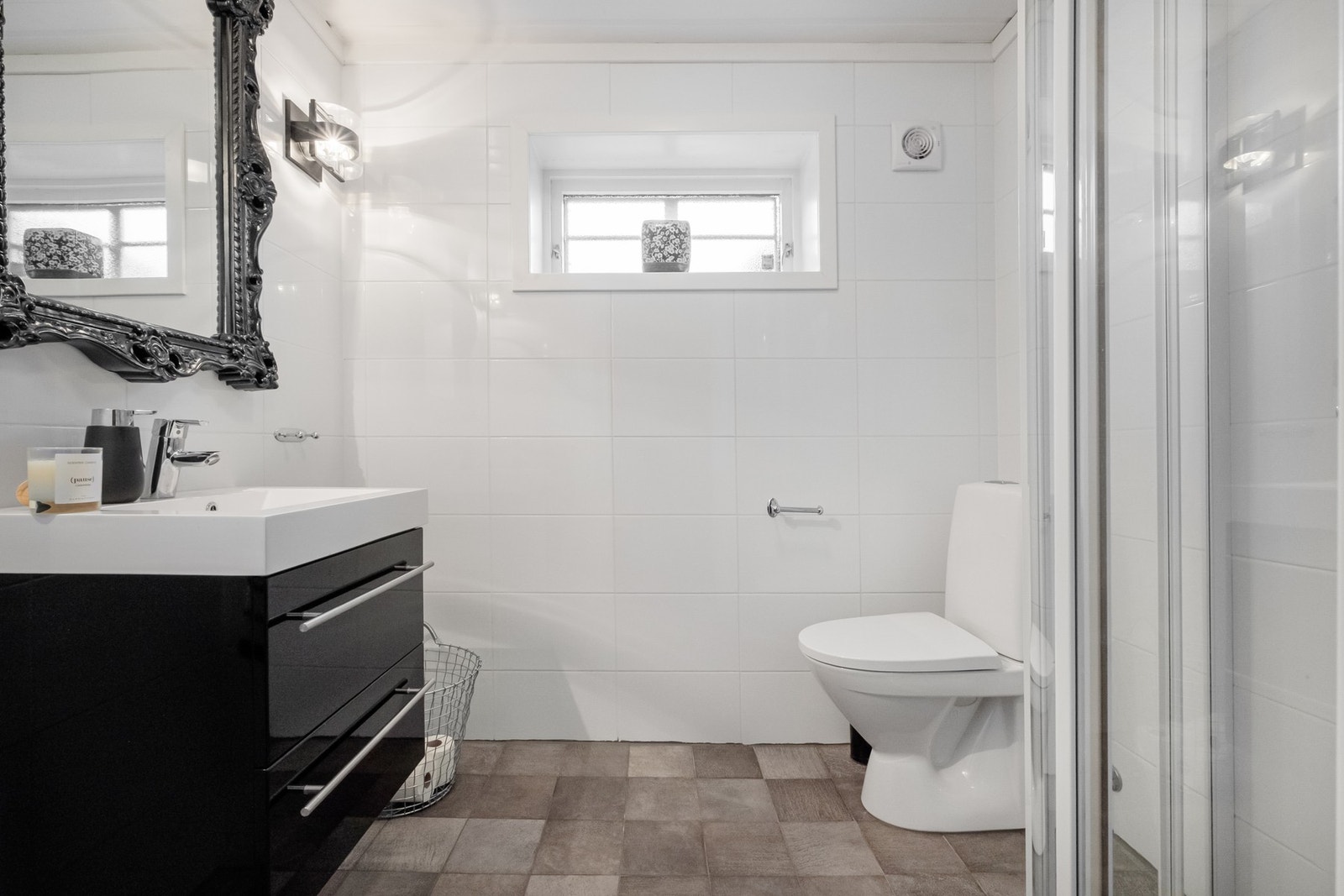 Bad i underetasjen. Galleribilde