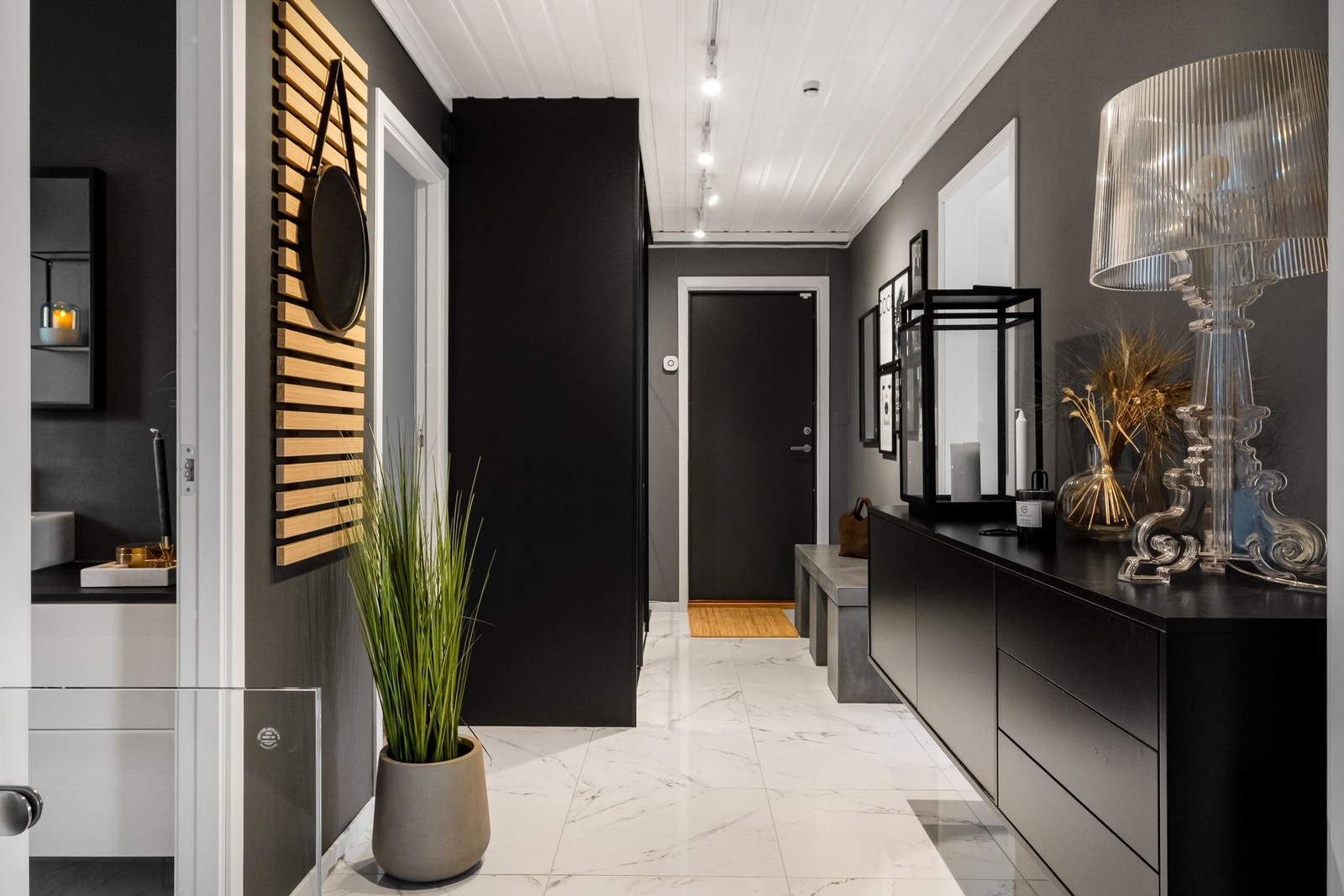 En innbydende entré ønsker deg velkommen inn! Galleribilde