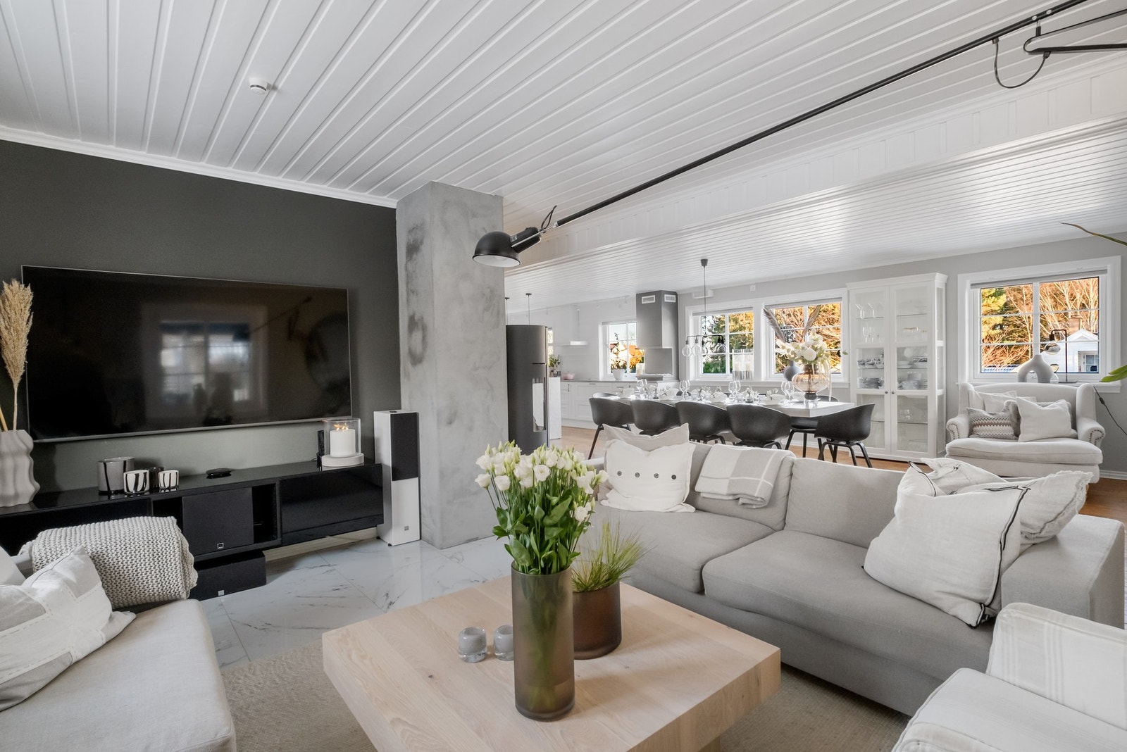 Boligen har varmepumpe som sørger for et komfortabelt inneklima. Galleribilde