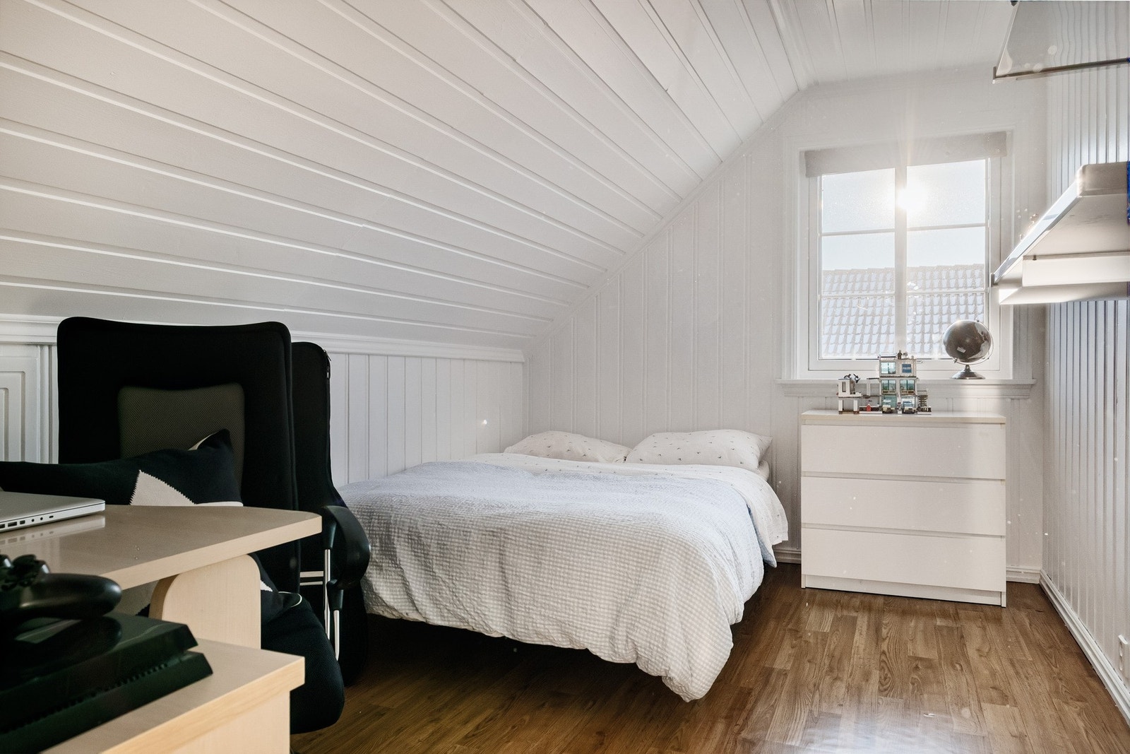 Soverom 2 & 3 er romslige og har god plass til dobbeltseng med tilhørende møblement. Galleribilde