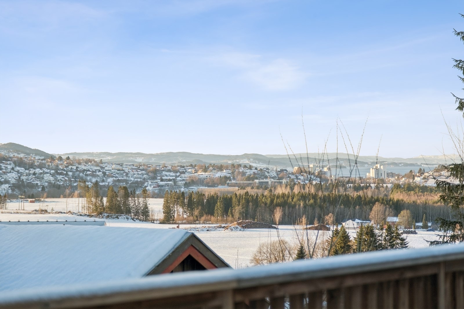 Fin utsikt i retning Midjo og sentrum/Beitstadfjorden Galleribilde
