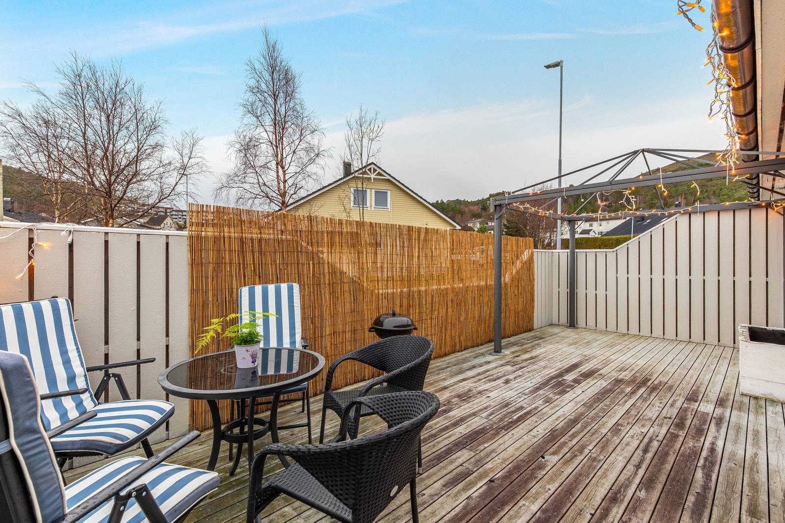 Her har du god plass til ønskelig utemøblement! Galleribilde