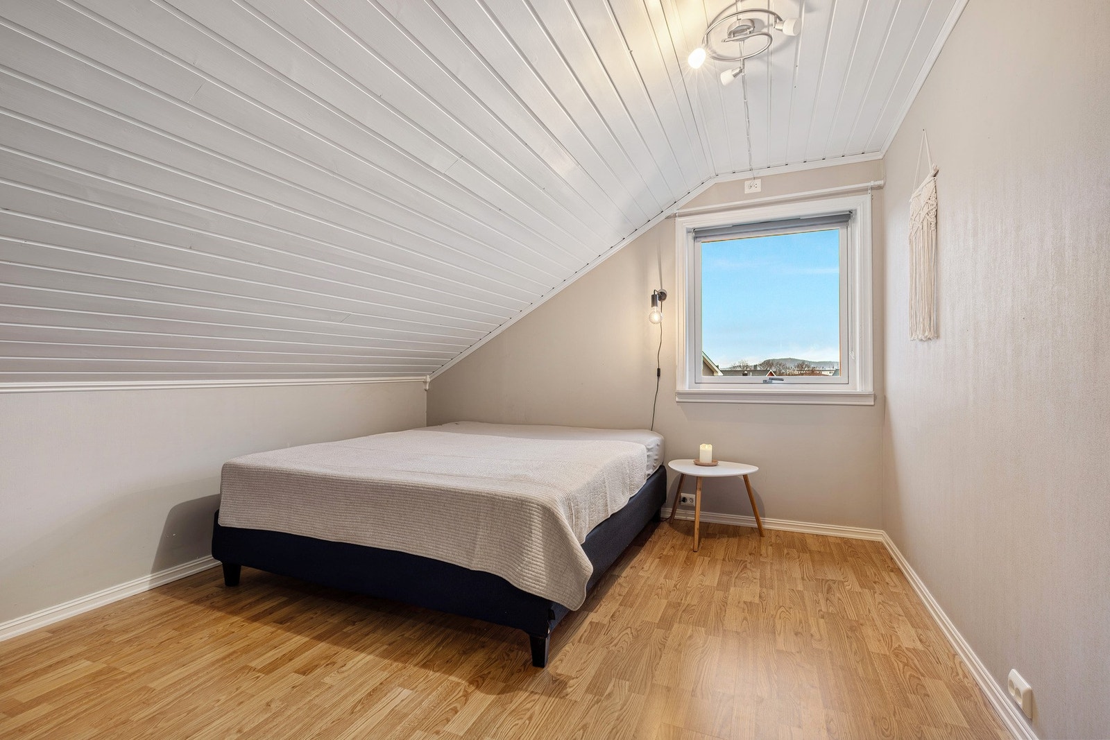 Loftet er innredet med to soverom. Det foreligger ikke midlertidig brukstillatelse. Galleribilde