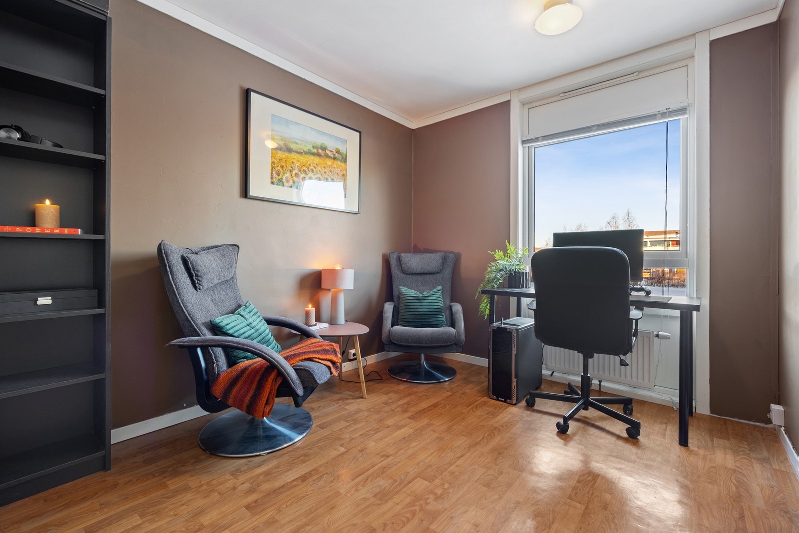 Fleksibelt rom som passer perfekt som barnerom, kontor eller gjesterom. Galleribilde