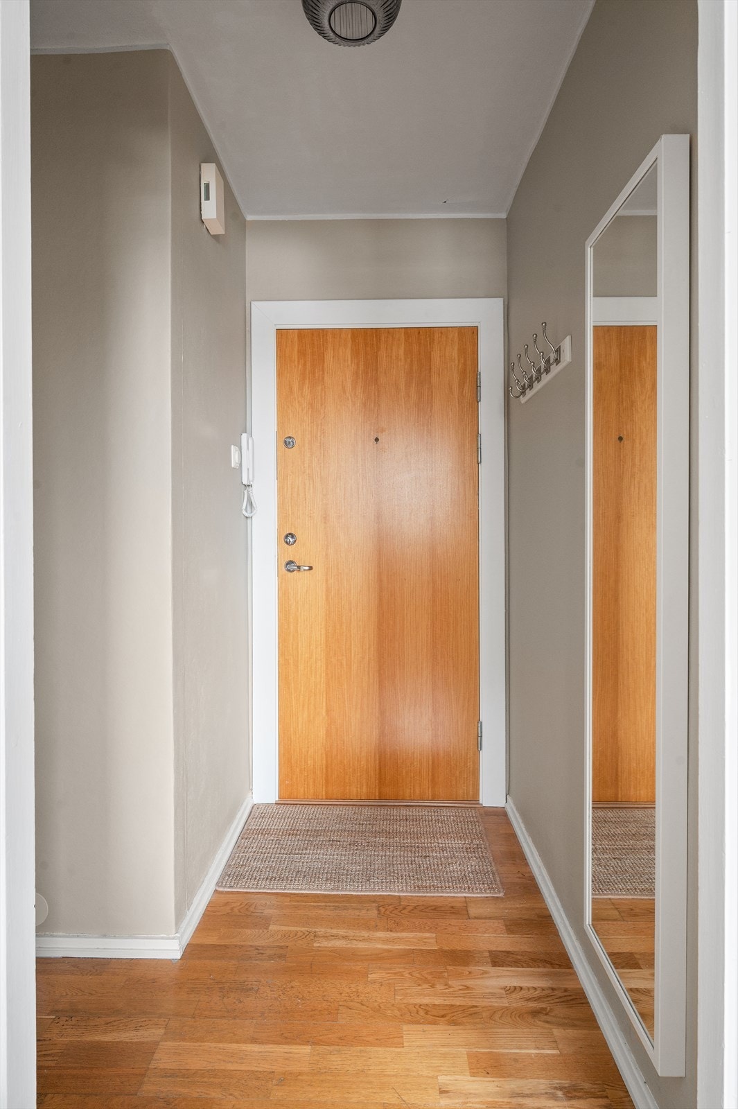 Dørcalling er praktisk plassert ved inngangsdøren. Galleribilde