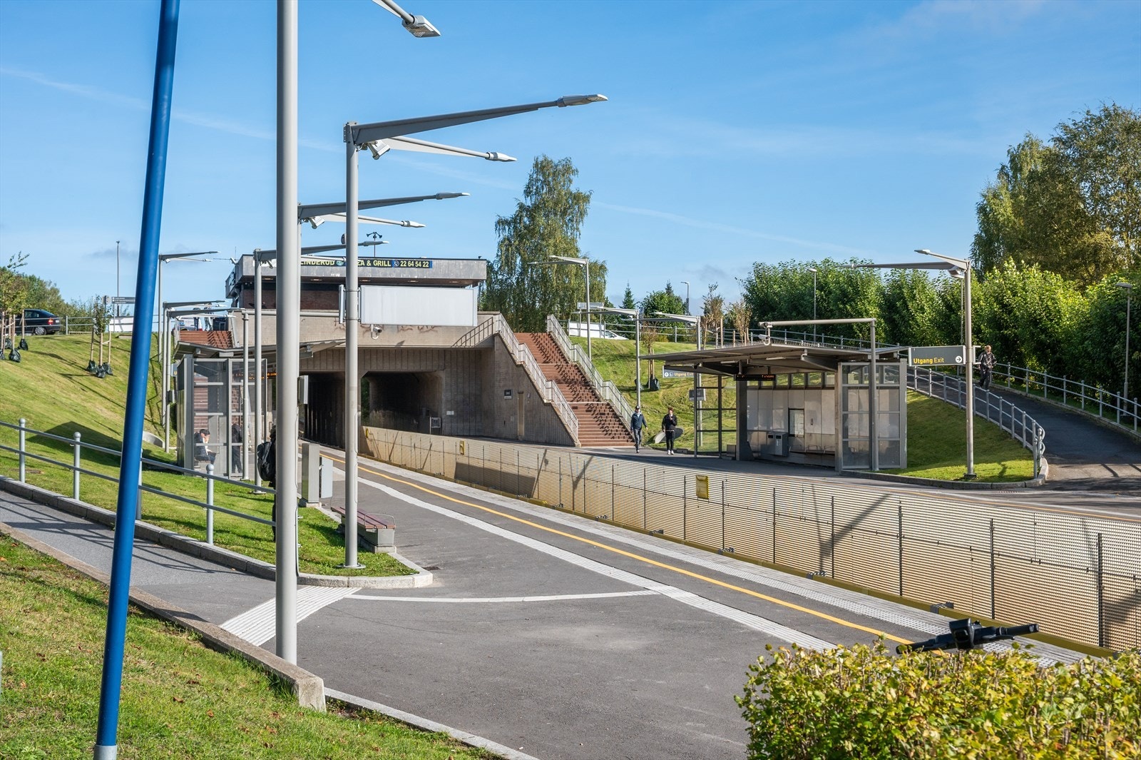 Kort vei til kollektivmuligheter med t-bane fra Linderud. Galleribilde