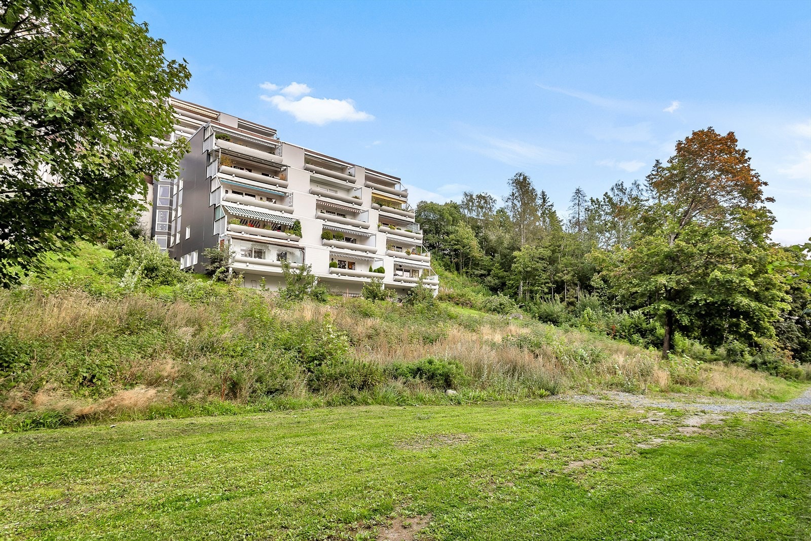 Himstadplassen borettslag er tilknyttet OBOS som forretningsfører. Galleribilde