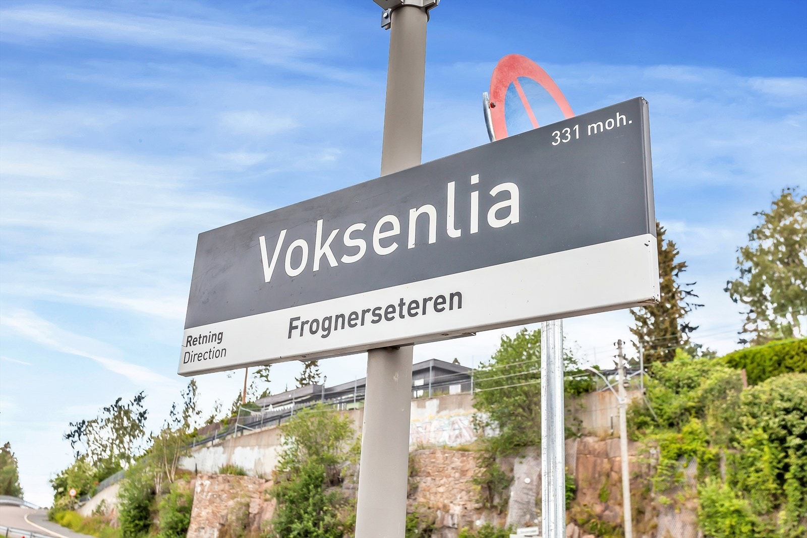 Området byr på nærhet til Holmenkollen og Nordmarka, med flotte turmuligheter. Galleribilde