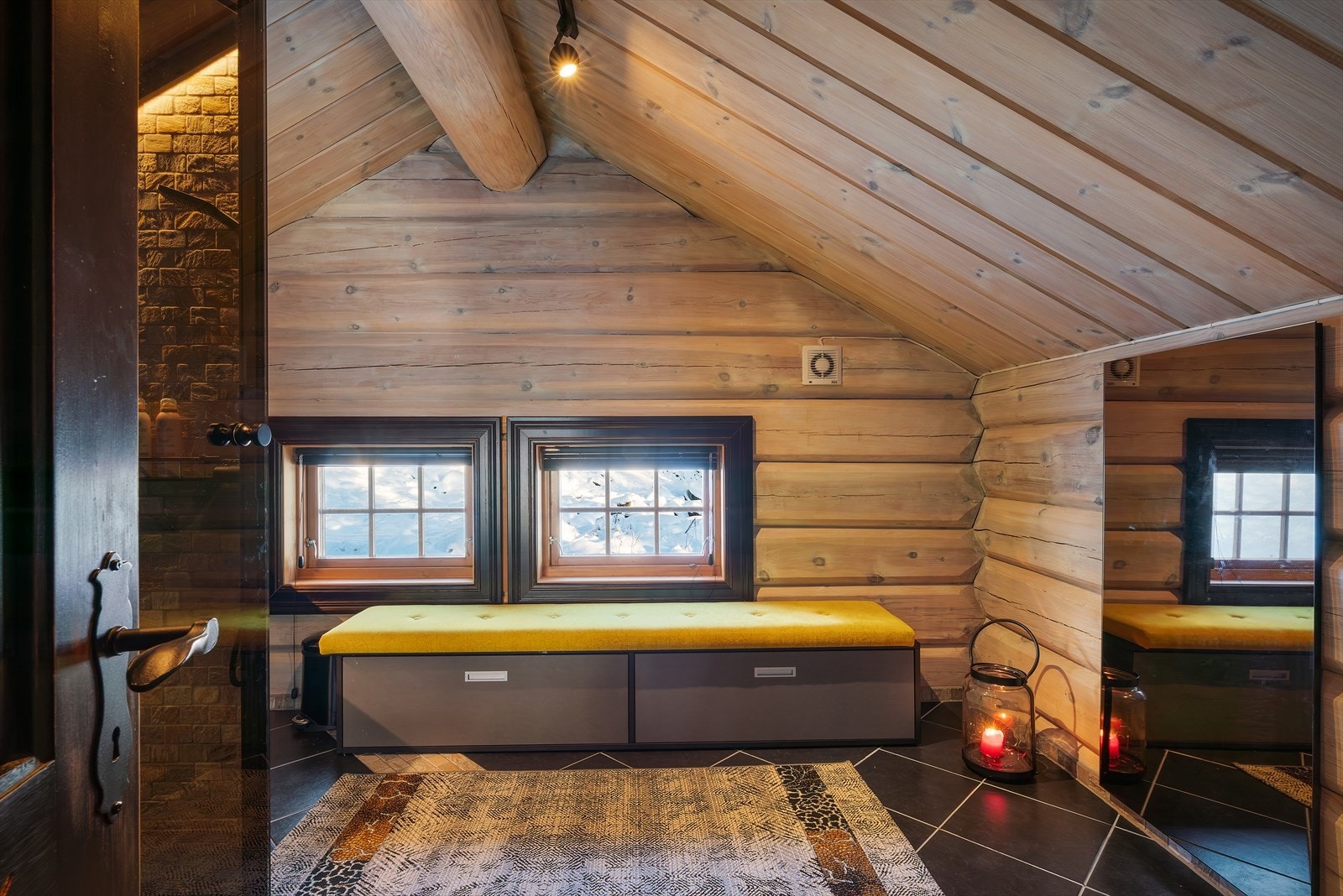 Romslig bad i loftsetasjen. Galleribilde