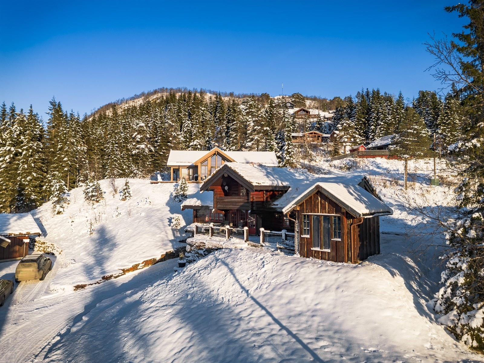 Furedalen Alpin ligger kun ca. 6 minutter fra hytten. Ønsker du et større anlegg, ligger Eikedalen Skisenter ca. 13 minutter unna. Galleribilde