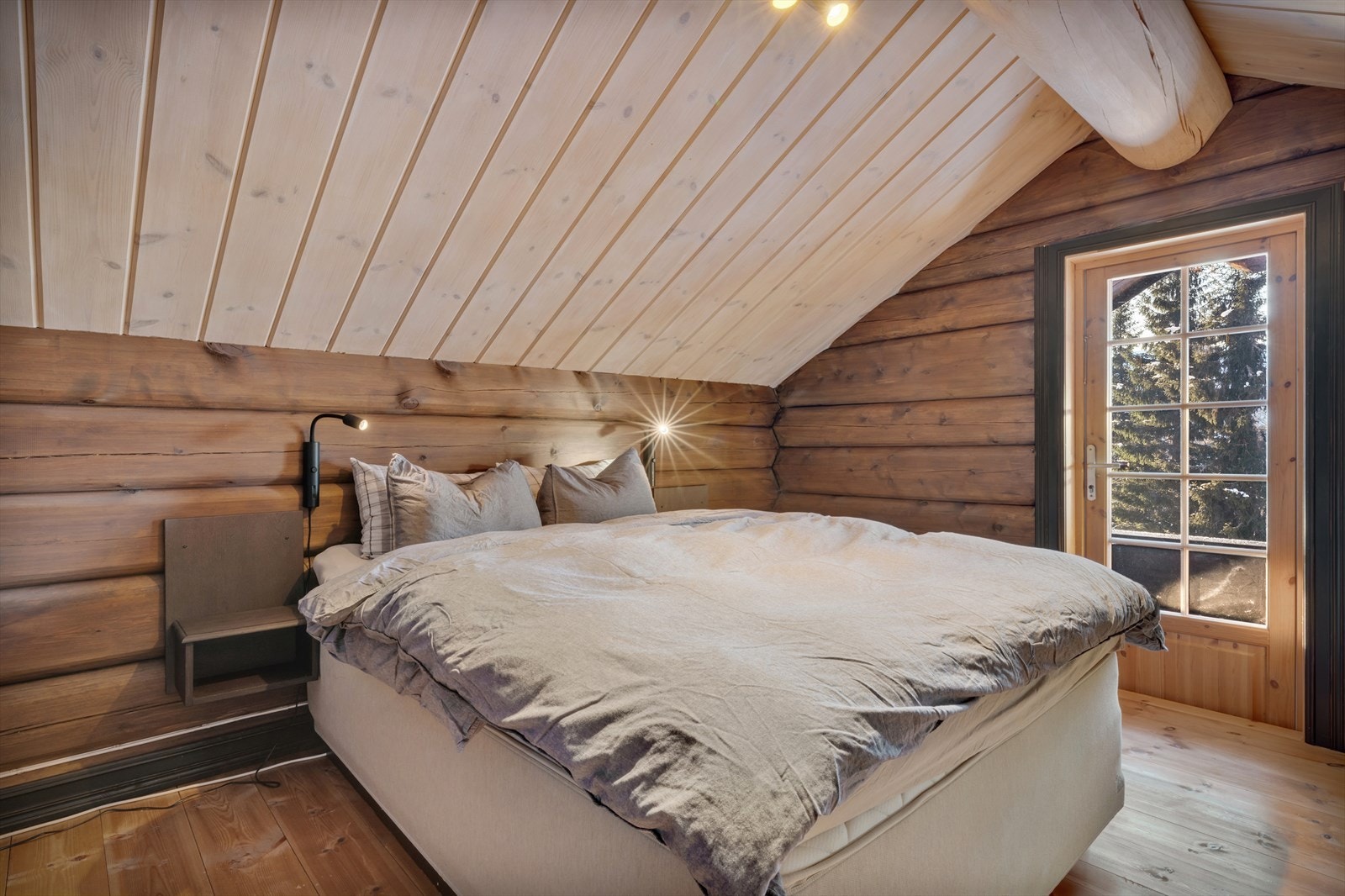 Romslig soverom på hele 12,2 m². Galleribilde