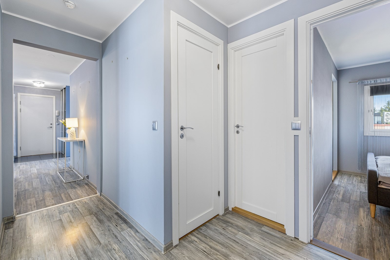 Gang fra stue til 3 soverom, toalettrom og bad. Galleribilde