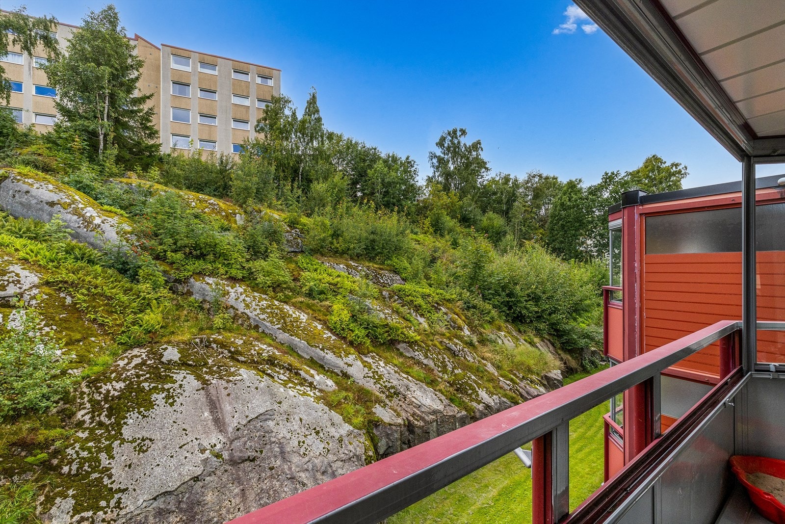 Balkongen ligger lunt og skjermet. Galleribilde