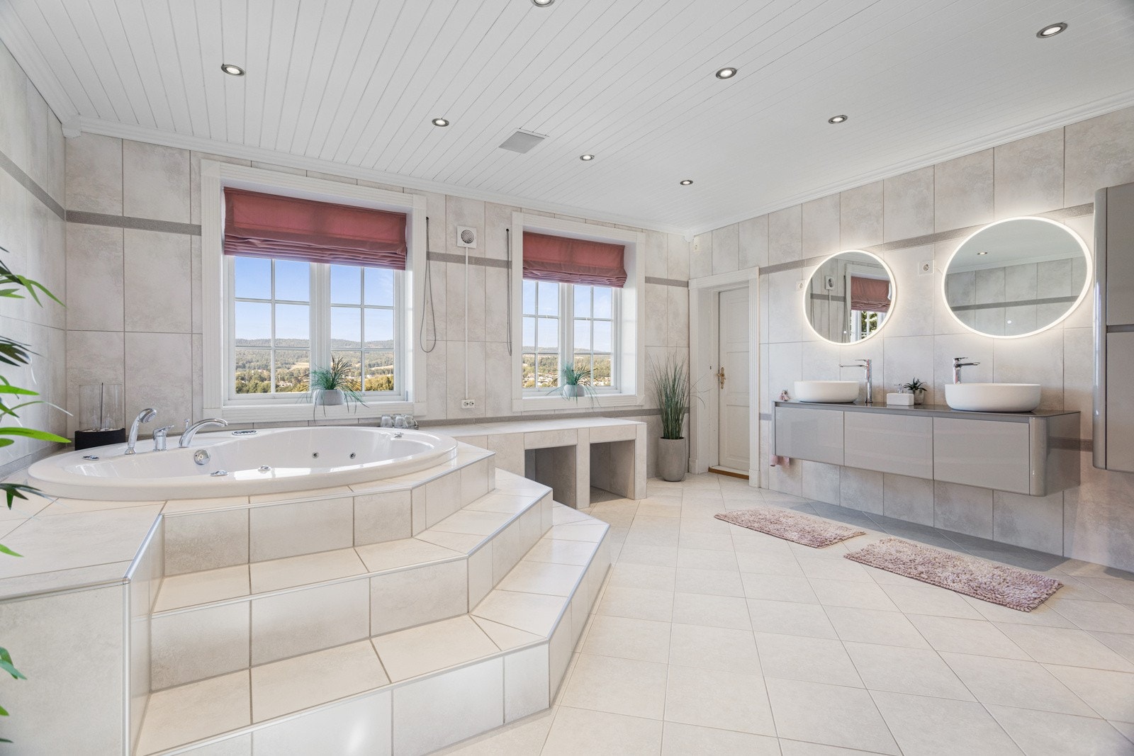 Meget påkostet og romslig bad i 2 etg. Galleribilde