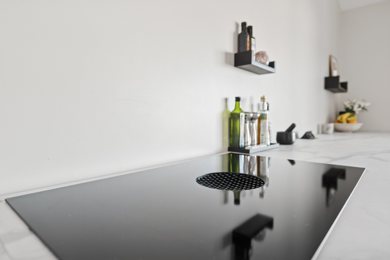 Lekker platetopp og god benkeplass. Galleribilde