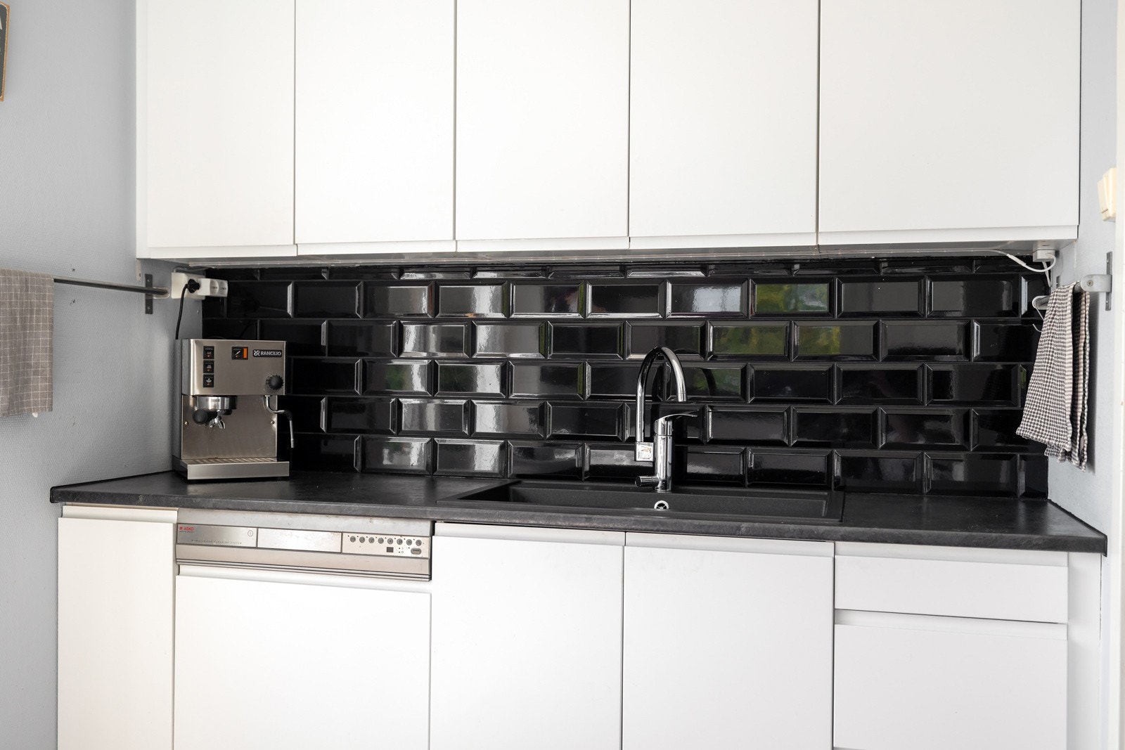 Kjøkkenet har elektriske varmekabler i gulvet. Galleribilde