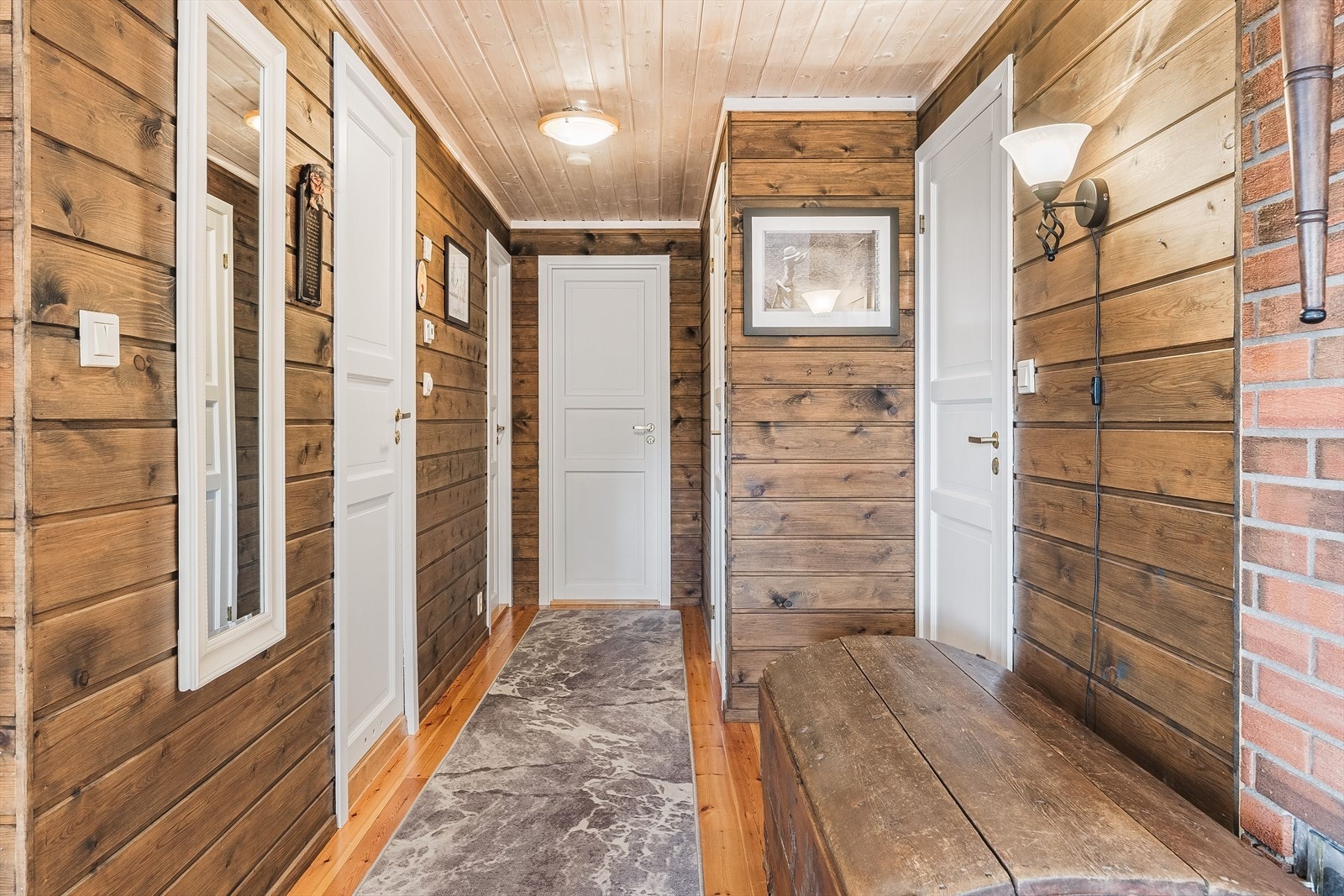 Gang med adkomst til 3 soverom og baderom. Galleribilde