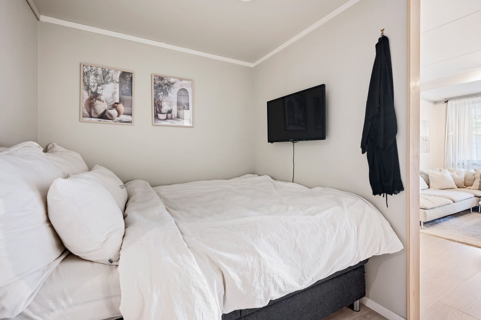 Boligen er innredet med en smart og arealeffektiv sovealkove på omtrent 6,5 m² Galleribilde