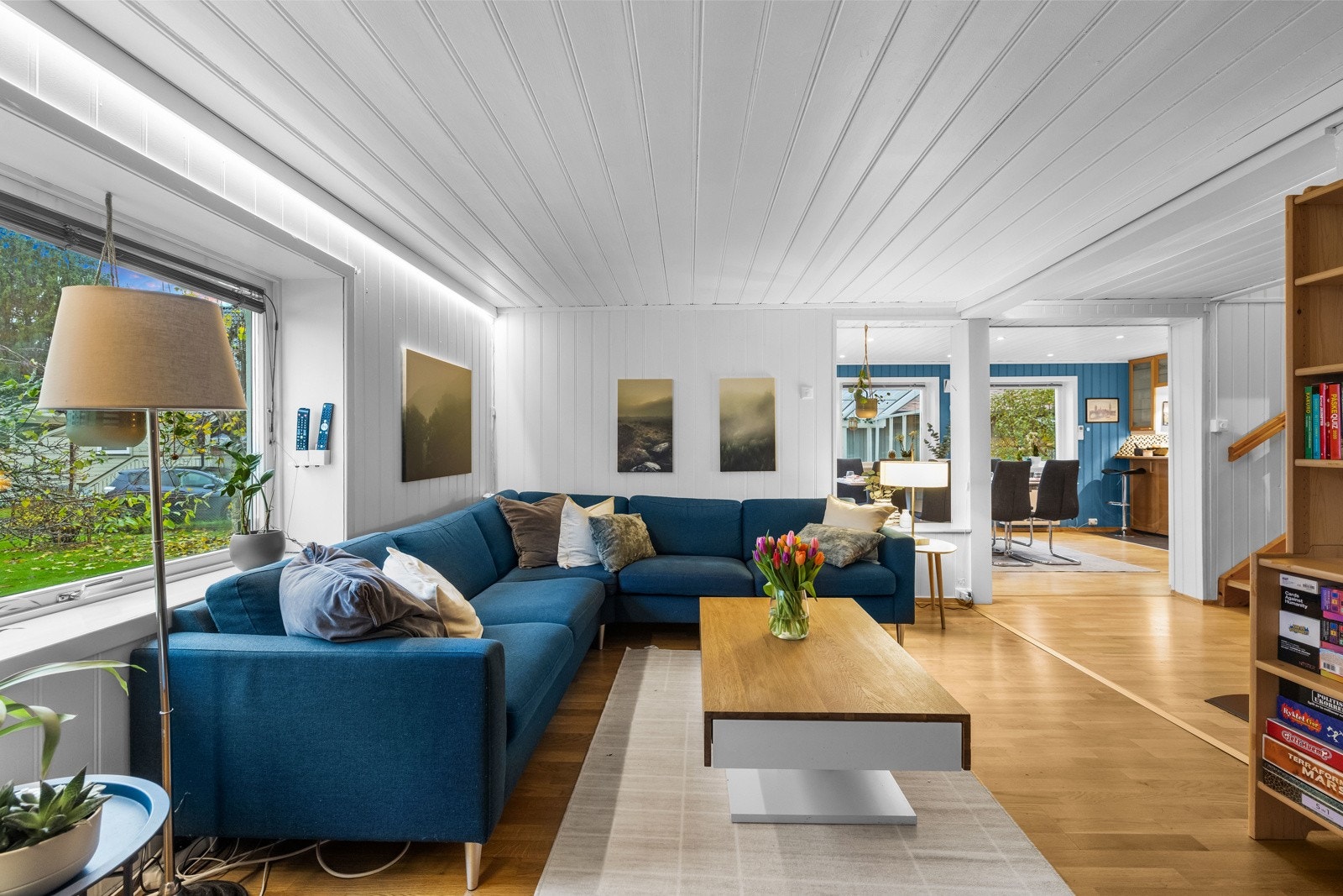 Lys og hyggelig stue med god plass for sofagruppe og sosialt samvær. Galleribilde