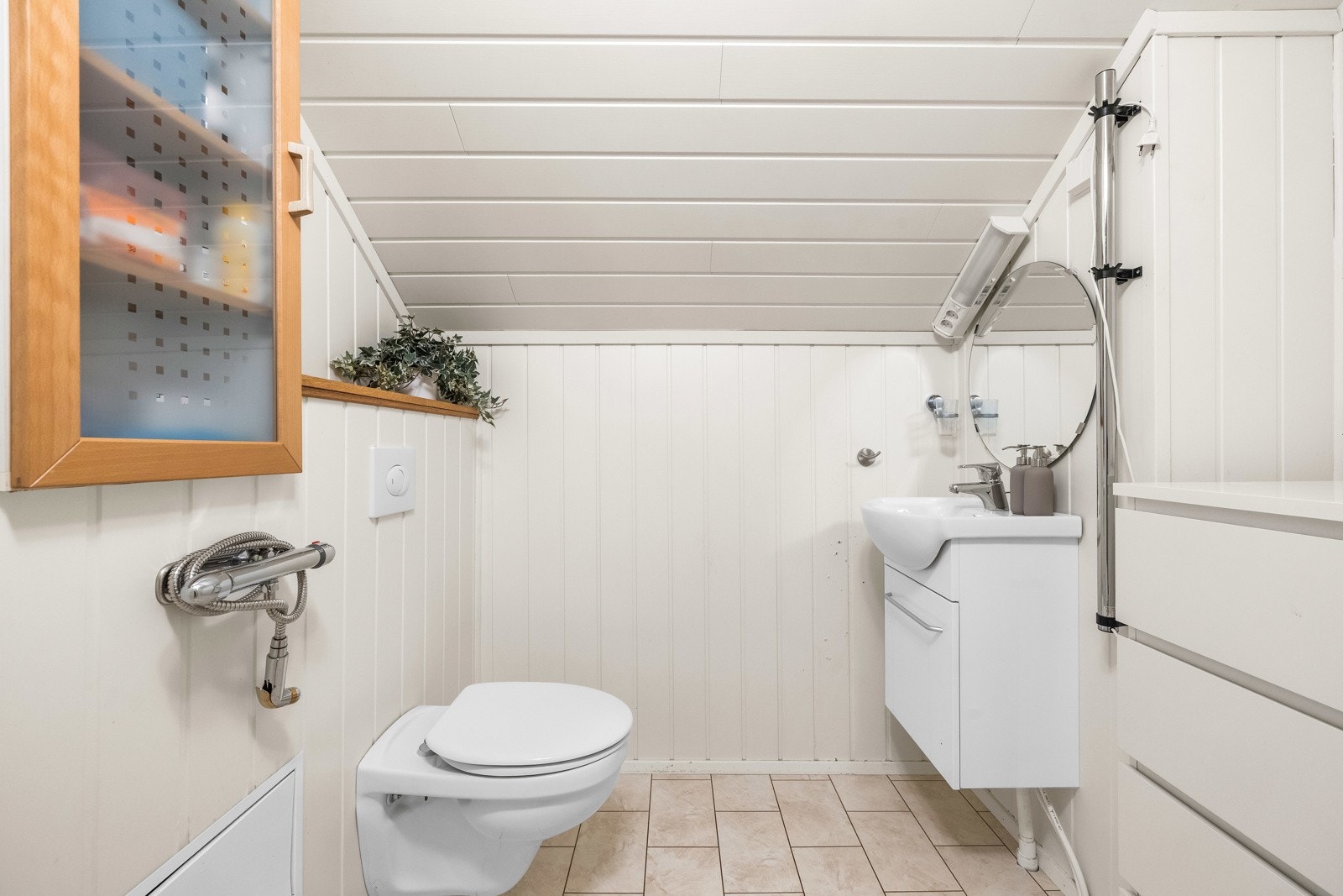2.etasje har et praktisk toalettrom. Galleribilde