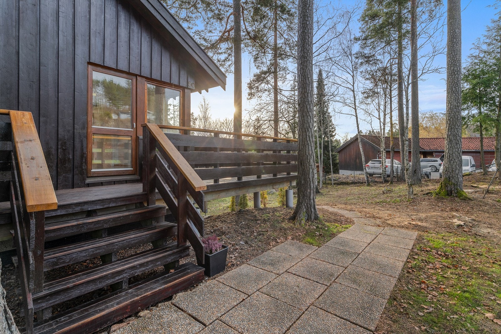 Fra terrassen i 1.etasje er det tilgang til hagen. Galleribilde