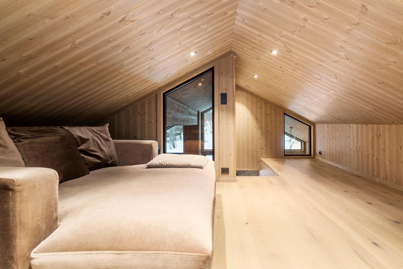 Herfra er det vindu ned mot stuen. Galleribilde