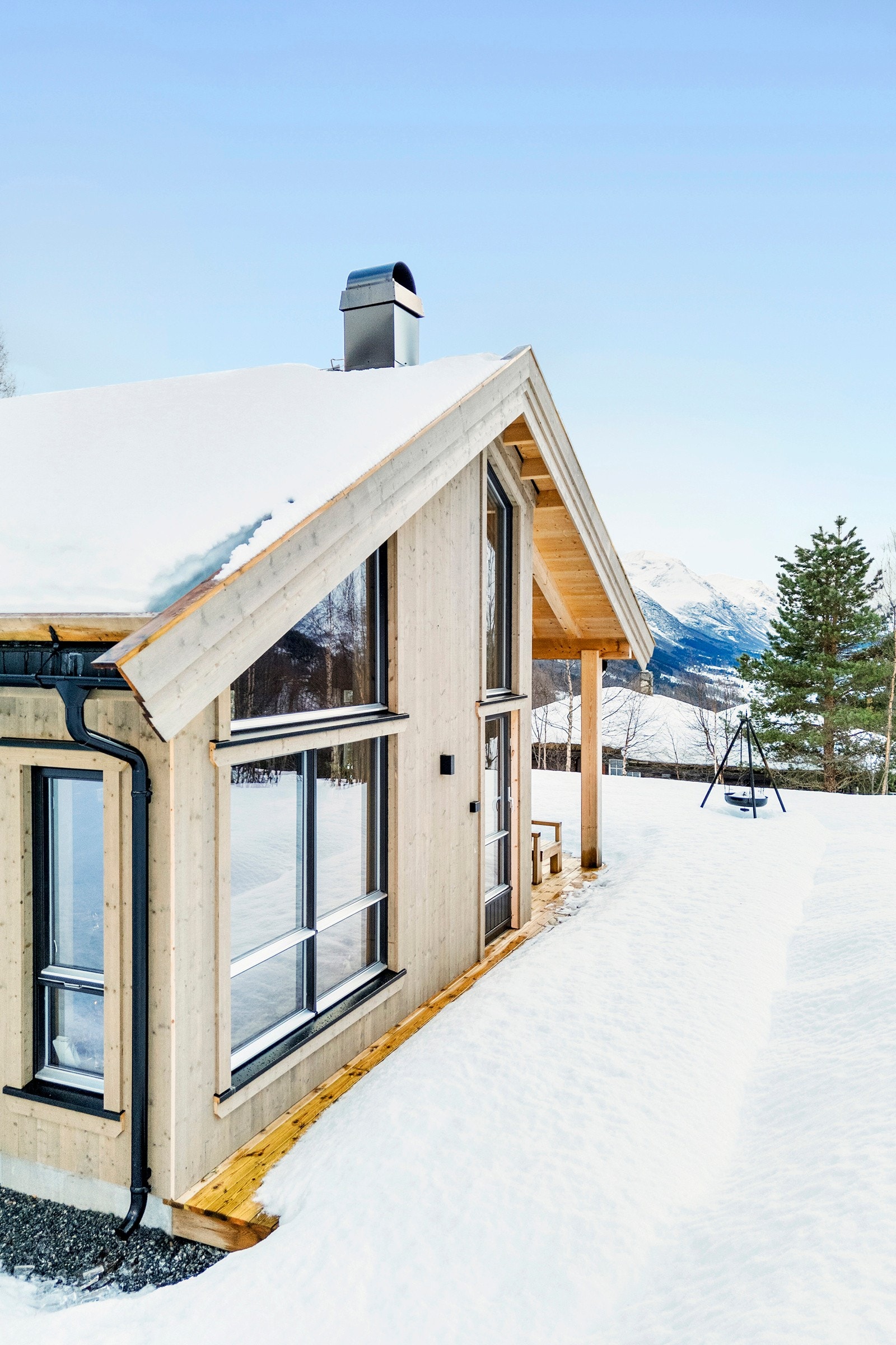 En moderne og stilren hytte med fine kvaliteter. Galleribilde