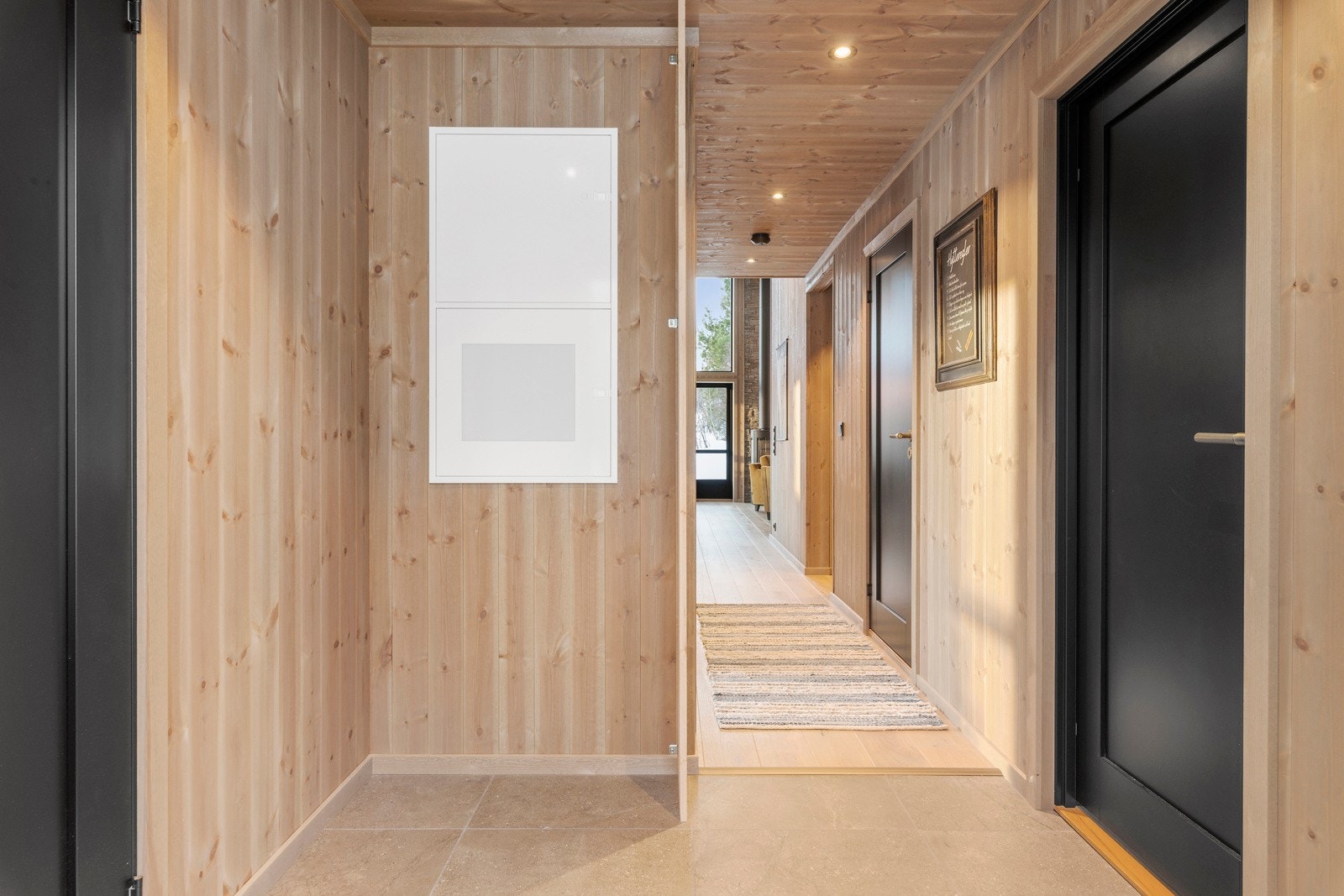 Velkommen inn - entréen har god plass til av- og påkledning. Galleribilde