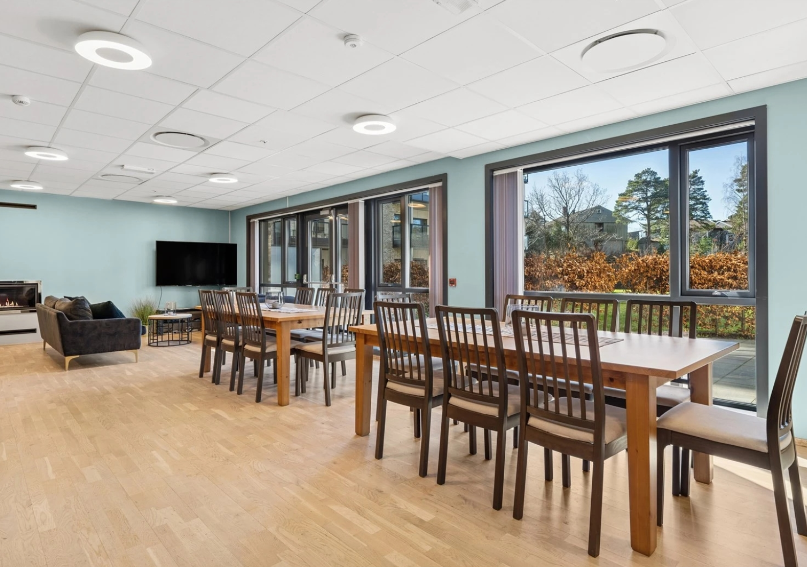 Felles stue for beboerne til sosiale samlinger og private bookinger. Galleribilde