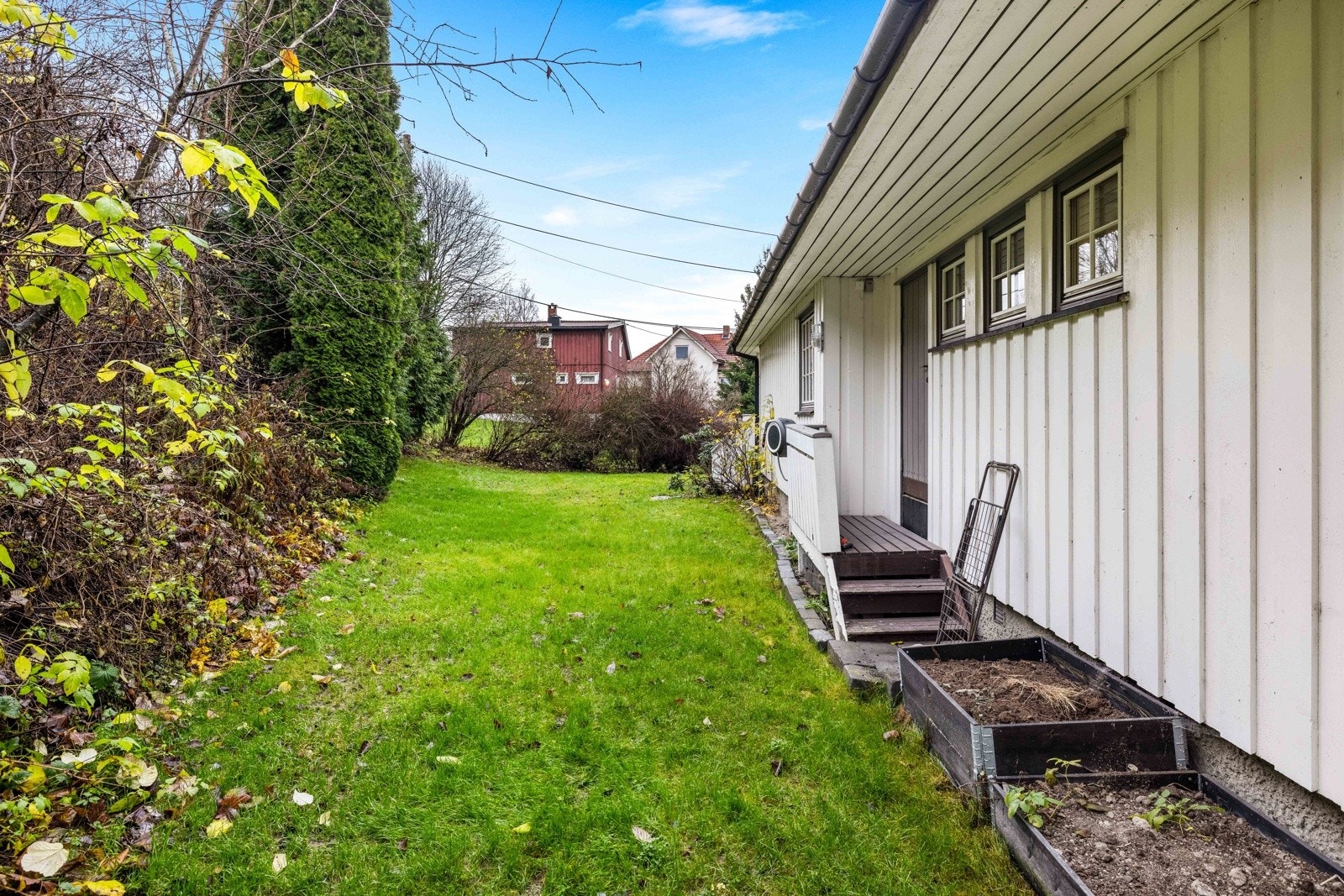 I tillegg til hovedinngang er det egen inngang til vaskerommet i 1.etg. Galleribilde