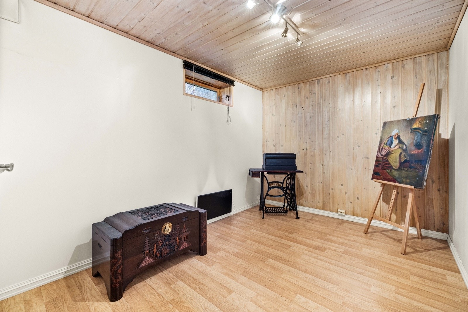 Innredet rom. Rommet er ikke omsøkt eller godkjent for varig opphold. Galleribilde