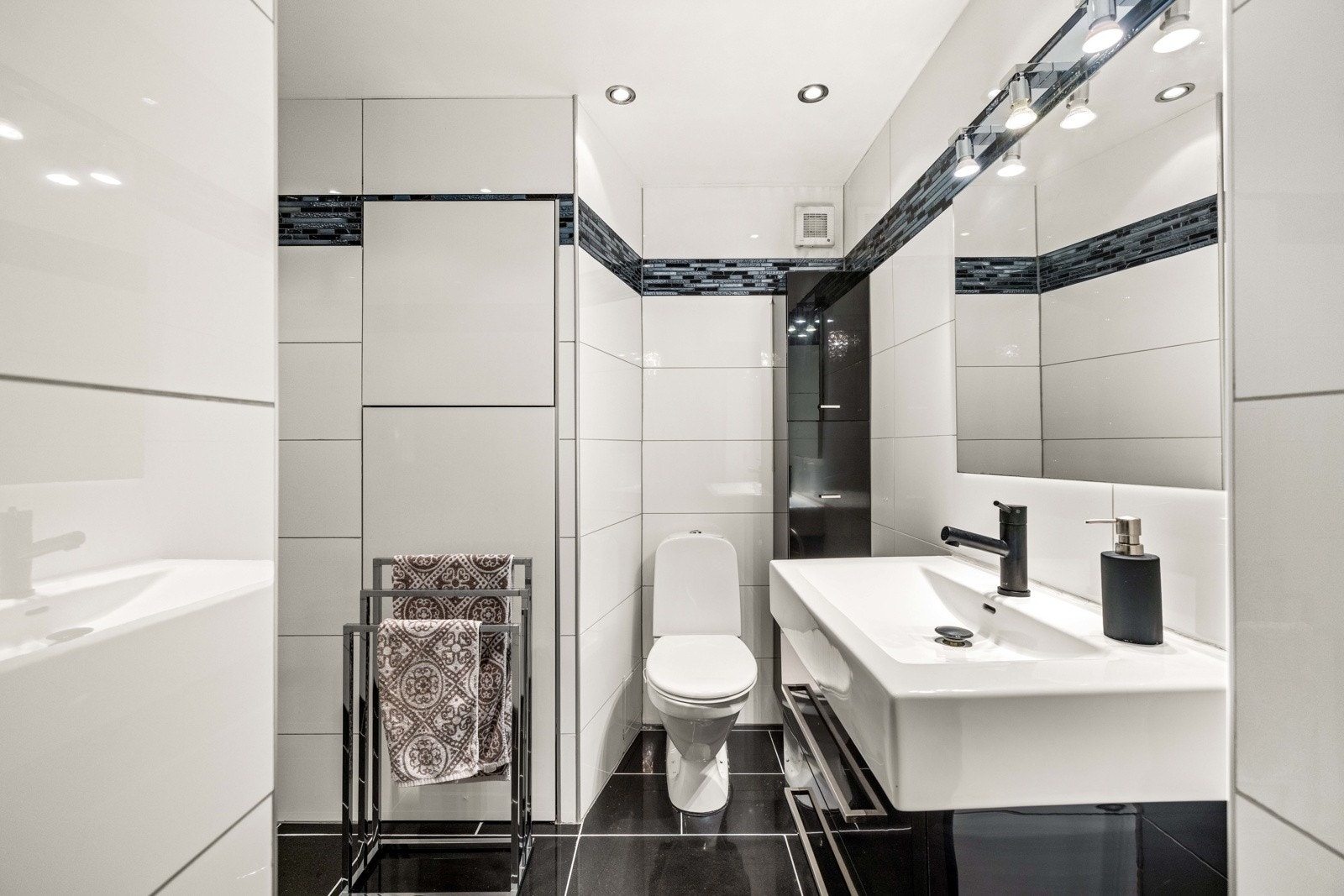 Pent baderom i u.etasje. Galleribilde