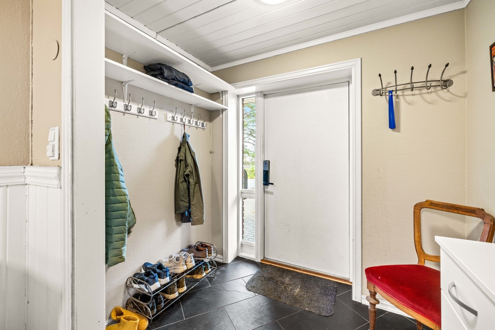 Praktisk kodelås på ytterdør. Galleribilde