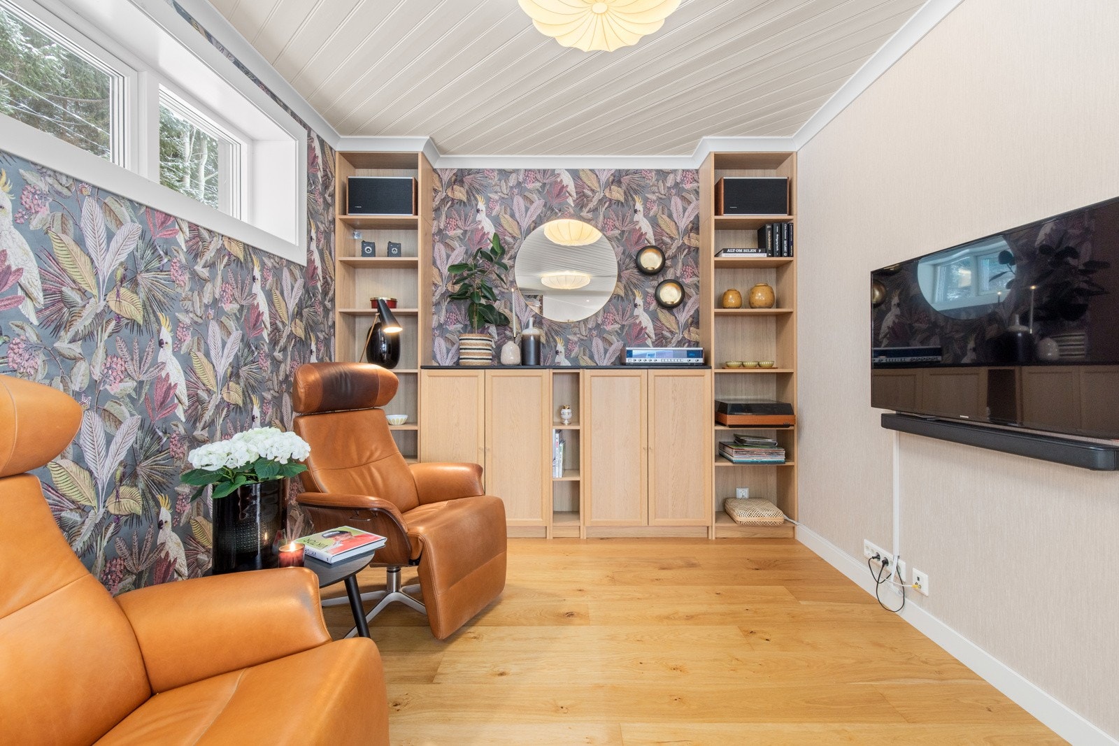 Tv-krok i del av stuen Galleribilde