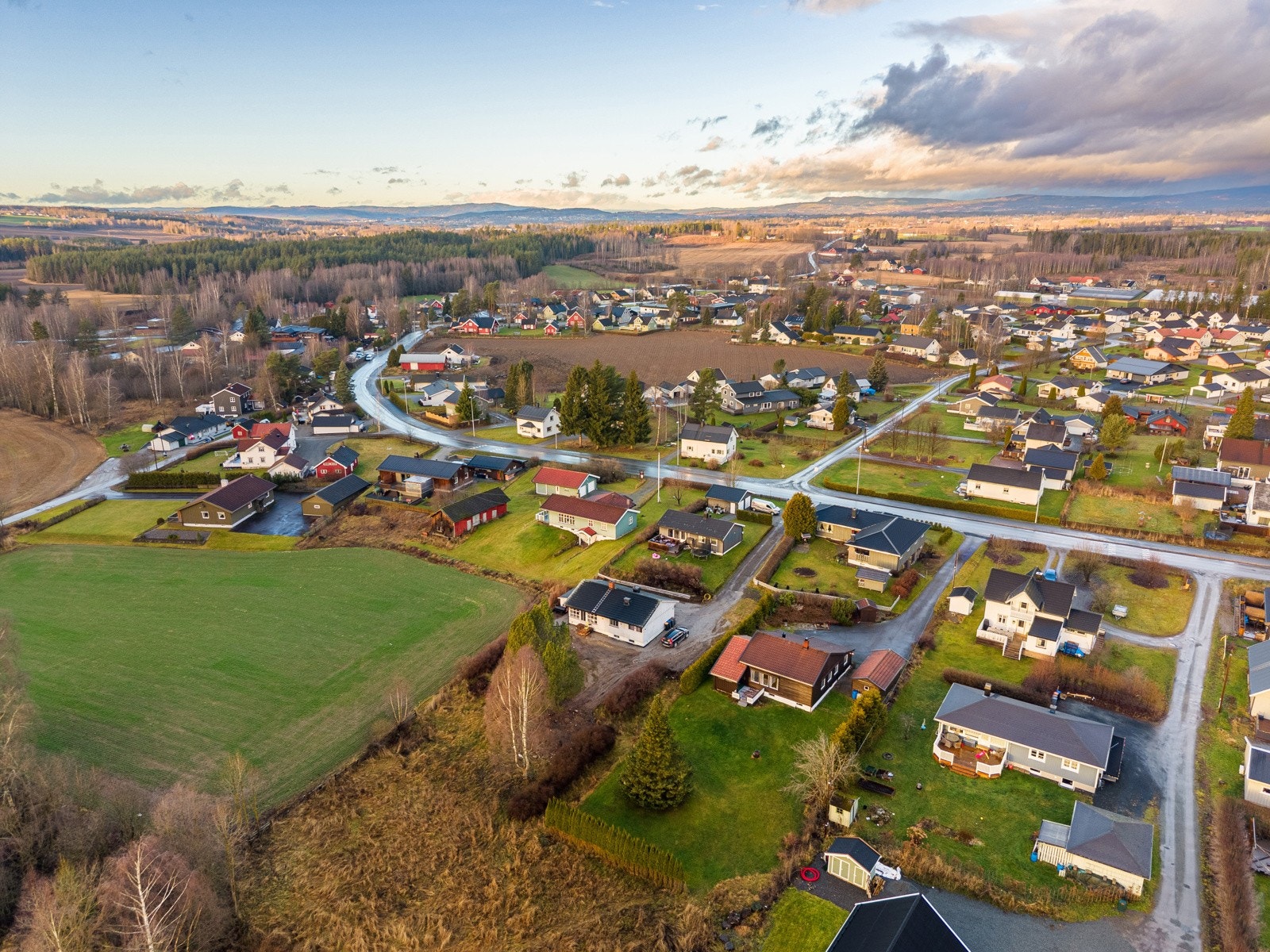 Nærområdet byr på flotte tur- og friluftsområder med gode muligheter for rekreasjon året rundt Galleribilde