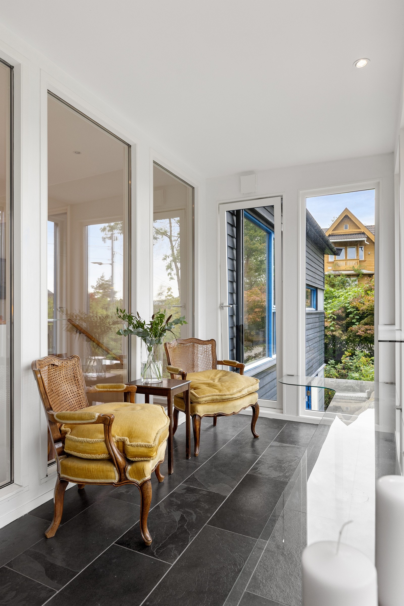 Et lyst og innbydende rom som kan nytes året rundt Galleribilde