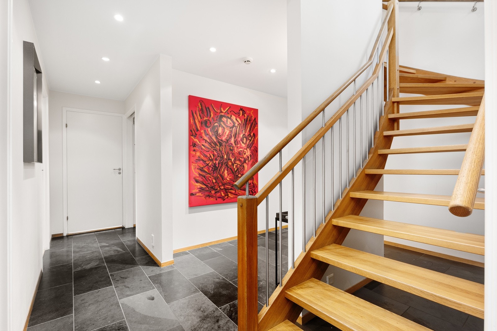 Åpent og romslig trapperom Galleribilde