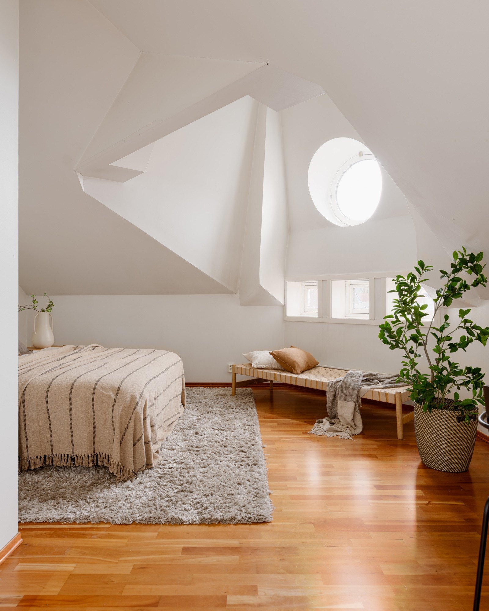 Leiligheten har to soverom med ulik utforming og karakter. Galleribilde