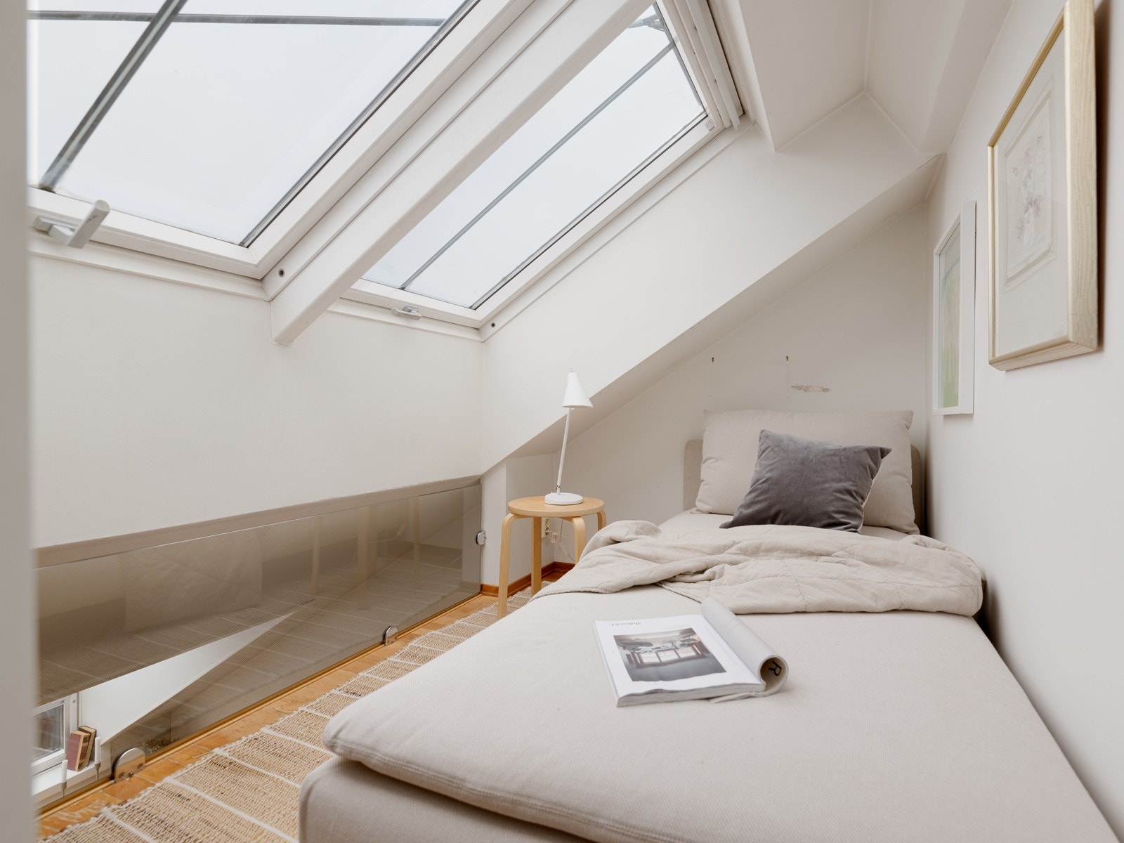 Det andre soverommet har en luftig romfølelse og godt lysinnslipp. Galleribilde