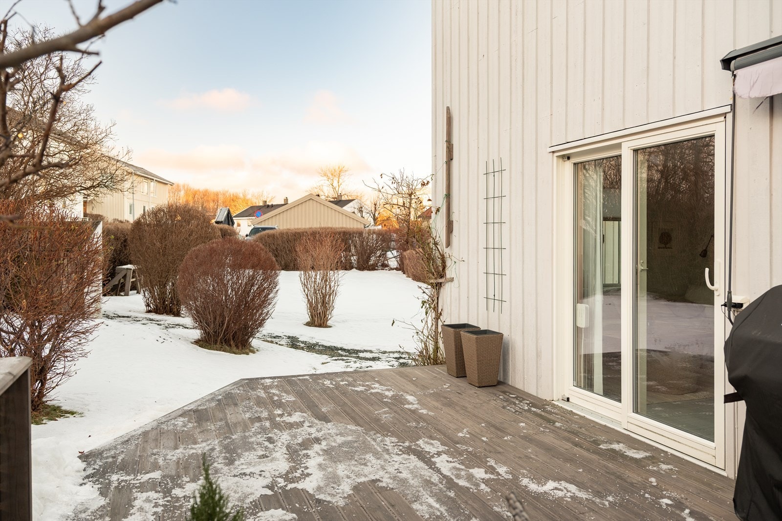 Videre vender den solrike terrassen mot sørvest. Galleribilde